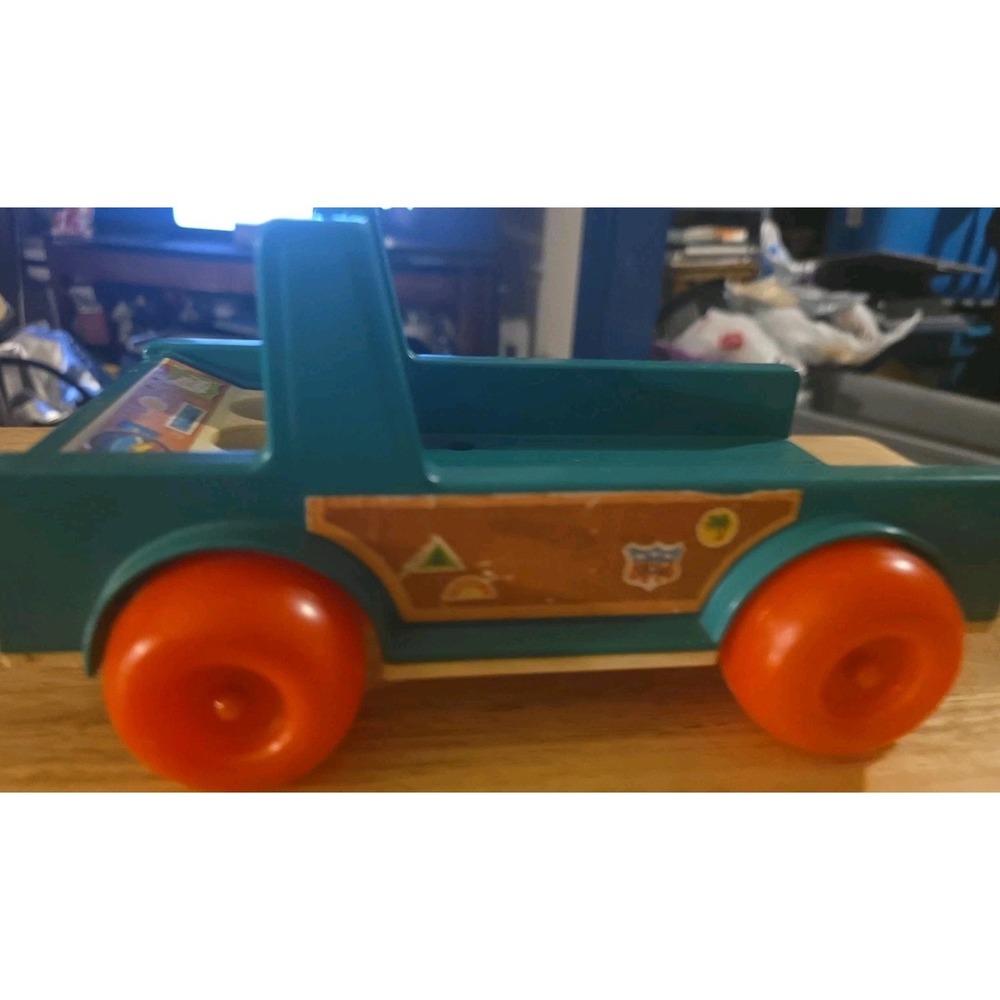 Vintage Fisher Price Little People Play Family Camper 994 Green Truck Pull Toy